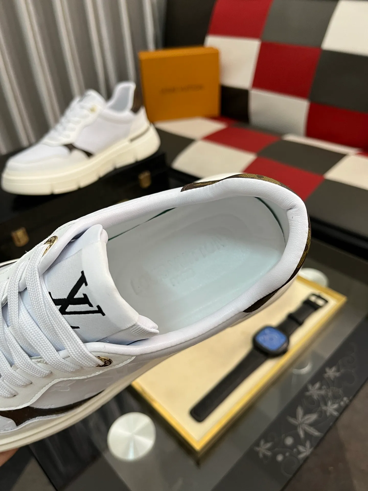 Men's shoes💰420⌚️⌚️"LOUI* VUITTO*" popular men's casual shoes, genuine Italian development💯purchasing level quality✔️The upper is made of official website material first-layer cowhide, comfortable and soft sheepskin feet⚡️Fashionable and versatile. The toe last shape is firm and full, and the soles are made from LV original molds and can be moved in and out of the counter at will. Light and comfortable on the foot~purely handmade, details determine quality! Size:38-442️⃣Colors available